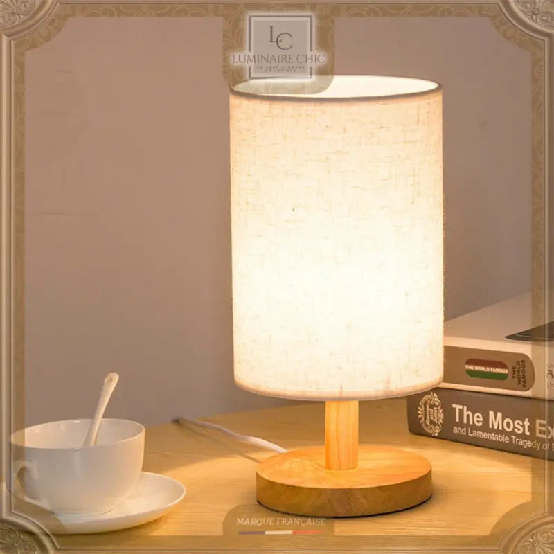 Lampe de chevet en bois, lin et rotin, au design nordique et moderne –  Luminaire chic : Luminaires et Suspensions haut de gamme