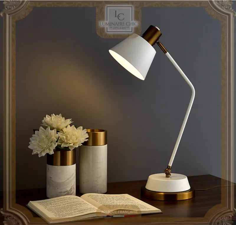 Lampe Dorée Au Design Moderne Blanc