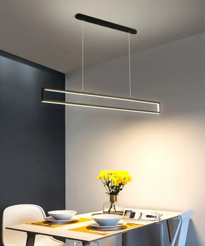 Plafonnier suspendu métal noir rectangulaire au design moderne et minimaliste