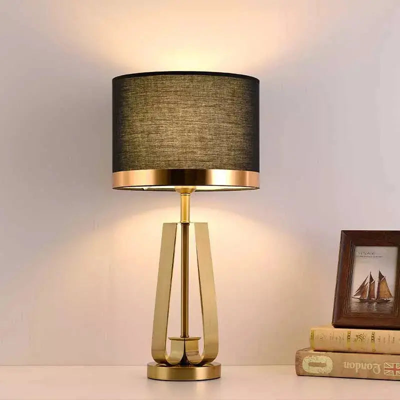 Lampe de chevet sans fil au design industriel, Lampe de table en métal noir  ou blanc – Luminaire chic : Luminaires et Suspensions haut de gamme