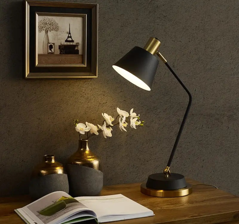 Lampe de bureau sans fil LED, rotative et pliable  Luminaire Chic –  Luminaire chic : Luminaires et Suspensions haut de gamme